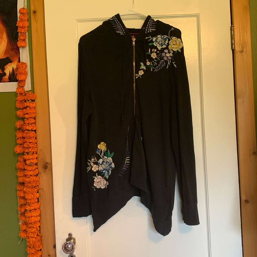 Johnny Was black cotton zip up. Very comfortable. Beautiful embroidery.